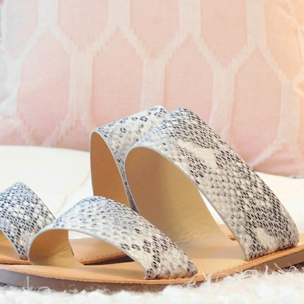 SALE-NIB- LTHR SNAKESKIN DOUBLE STRAP SLIP ONS - Picture 3 of 5